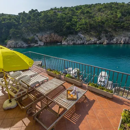 House Bella Mare With Sea View 50m From The In A Quiet Location In On Krk Island Prázdninový dům *