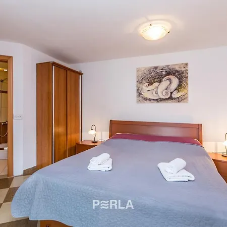 House Bella Mare With Sea View 50m From The In A Quiet Location In On Krk Island Ferienhaus