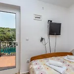 Case de vacanță House Bella Mare With Sea View 50m From The In A Quiet Location In On Krk Island Vrbnik (Primorje-Gorski Kotar)