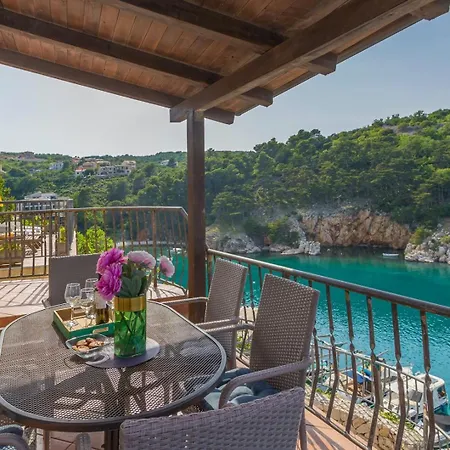 House Bella Mare With Sea View 50m From The In A Quiet Location In On Krk Island Casa vacanze Vrbnik (Primorje-Gorski Kotar)