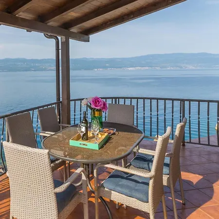 House Bella Mare With Sea View 50m From The In A Quiet Location In On Krk Island Casa vacanze