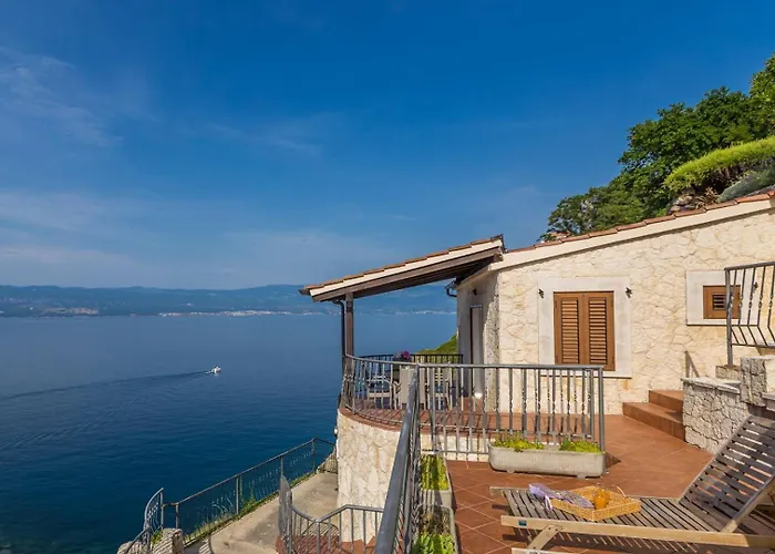 House Bella Mare With Sea View 50m From The In A Quiet Location In On Krk Island Casa vacanze *