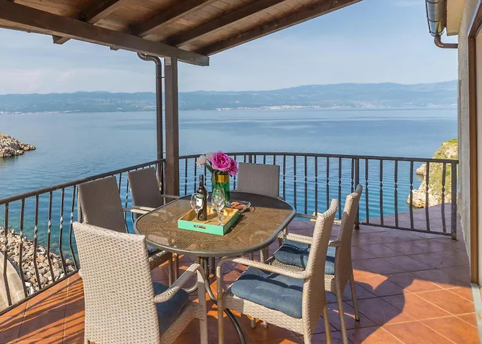House Bella Mare With Sea View 50m From The In A Quiet Location In On Krk Island Casa vacanze